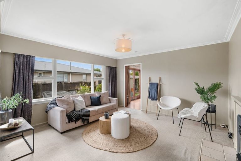 Photo of property in 37 Bourne Crescent, Papanui, Christchurch, 8053