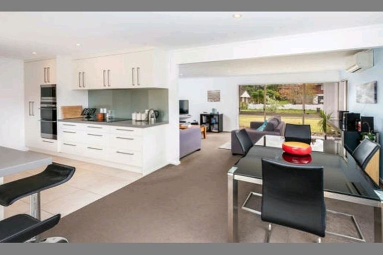 Photo of property in 28 Jillteresa Crescent, Half Moon Bay, Auckland, 2012
