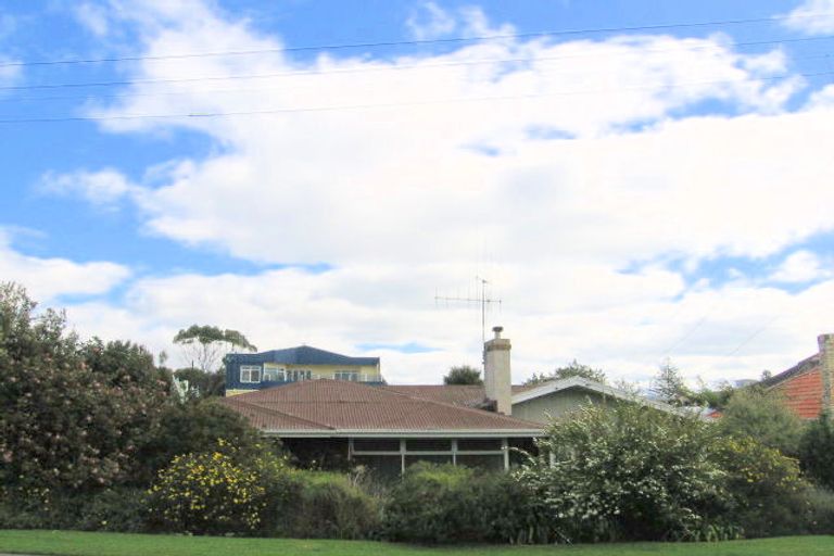 Photo of property in 8 Pitau Road, Mount Maunganui, 3116