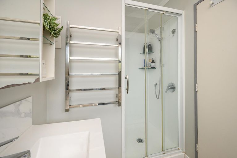 Photo of property in 83 Shamrock Street, Takaro, Palmerston North, 4412