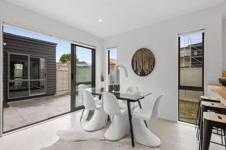 Photo of property in 69 Pepene Avenue, Takanini, 2112