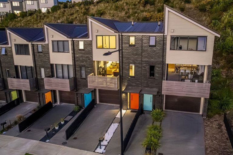 Photo of property in 25 Holystone Road, Whitby, Porirua, 5024