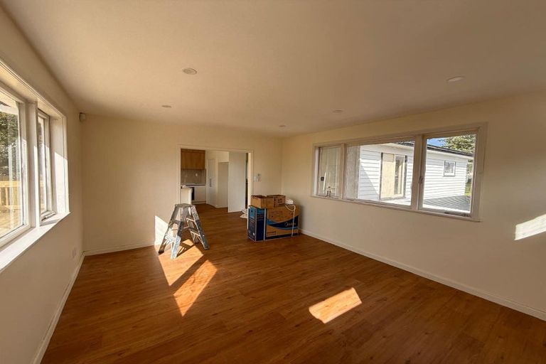 Photo of property in 1/15 Netherlands Avenue, Kelston, Auckland, 0602