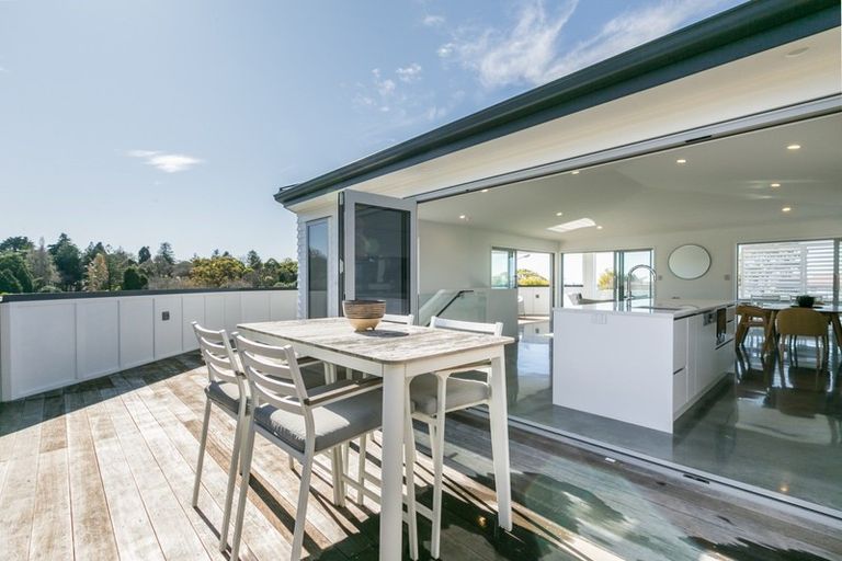 Photo of property in 7 Enfield Road, Hospital Hill, Napier, 4110