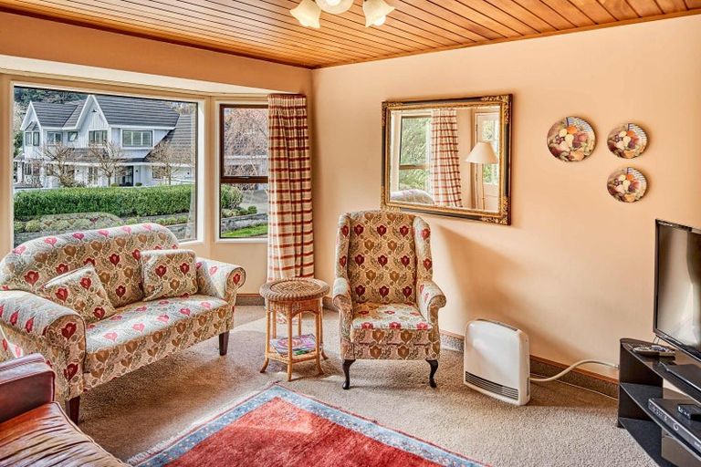 Photo of property in 2 Lady Bell Grove, Lowry Bay, Lower Hutt, 5013