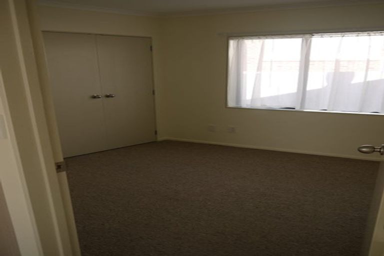 Photo of property in 70 Sturges Road, Henderson, Auckland, 0612