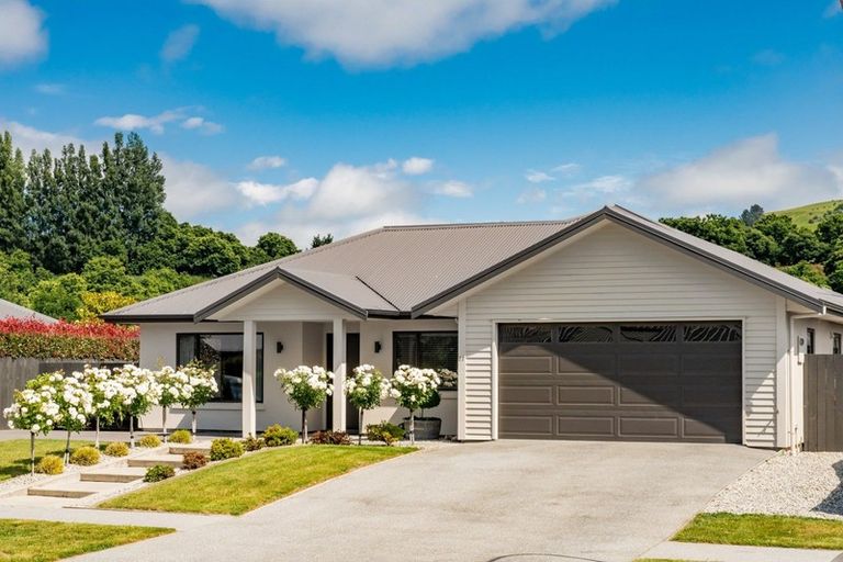 Photo of property in 27 Mavora Road, Lake Hayes, Queenstown, 9304