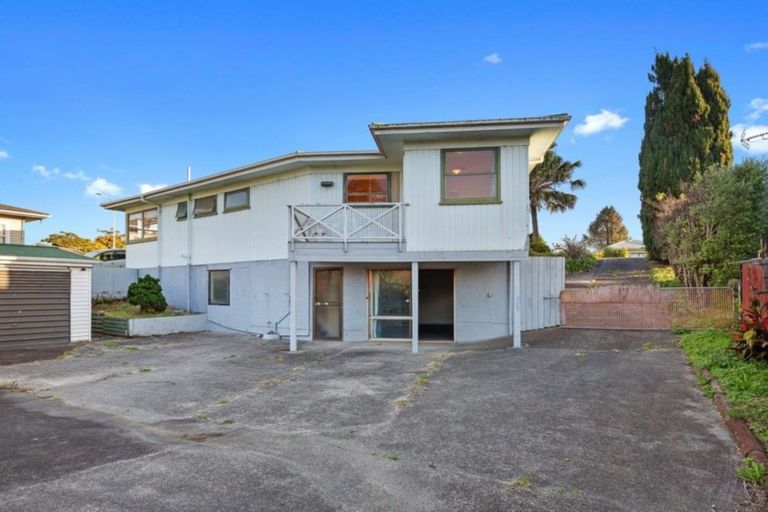 Photo of property in 22 Victoria Avenue, Waiuku, 2123