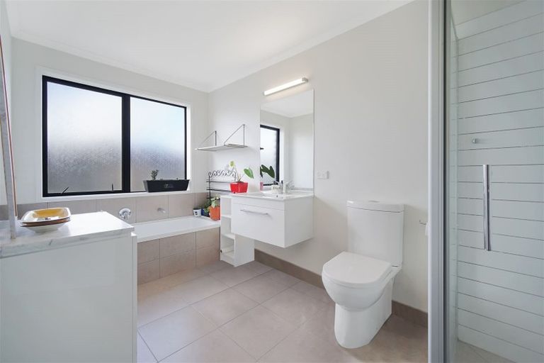 Photo of property in 17 Fermi Lane, Papakura, 2110