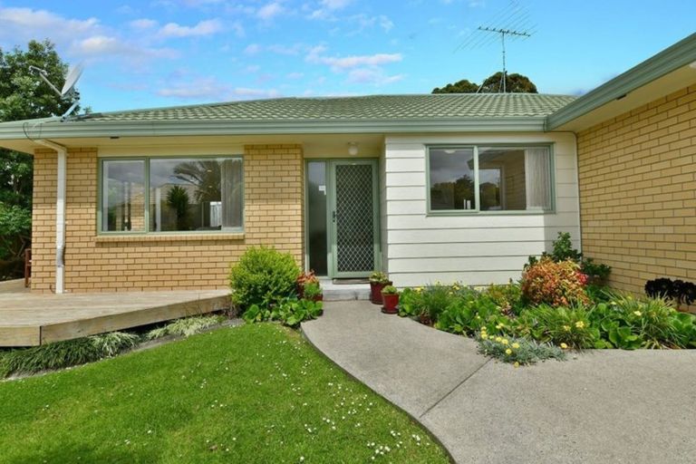 Photo of property in 4b Greta Place, Stanmore Bay, Whangaparaoa, 0932
