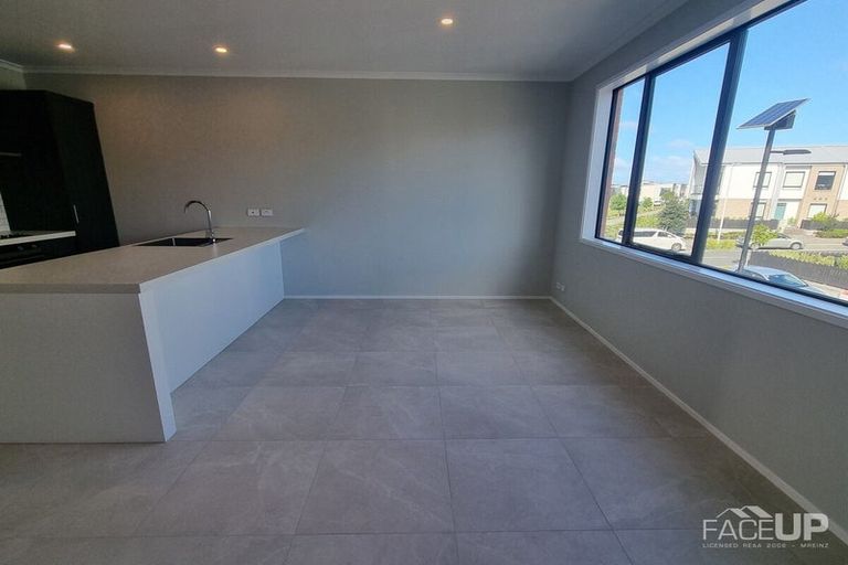 Photo of property in 2/1 Ko Roa Lane, Hobsonville, Auckland, 0616