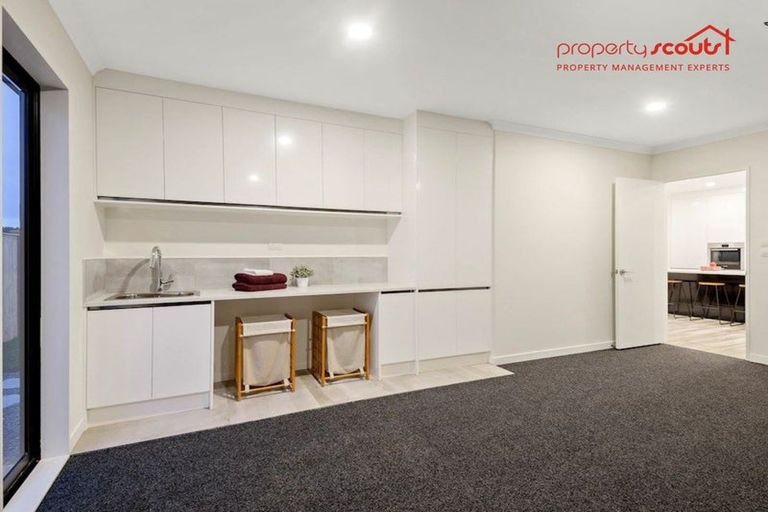 Photo of property in 19 Syd Grant Crescent, Orewa, 0931