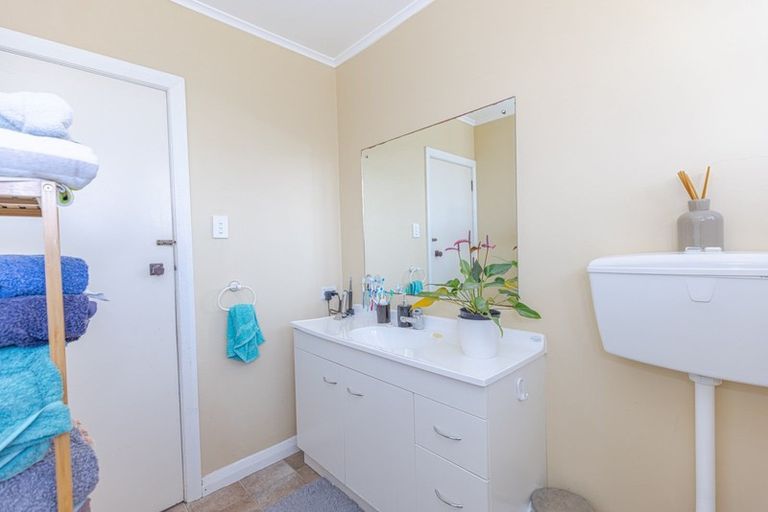 Photo of property in 8 Cross Street, Castlecliff, Whanganui, 4501