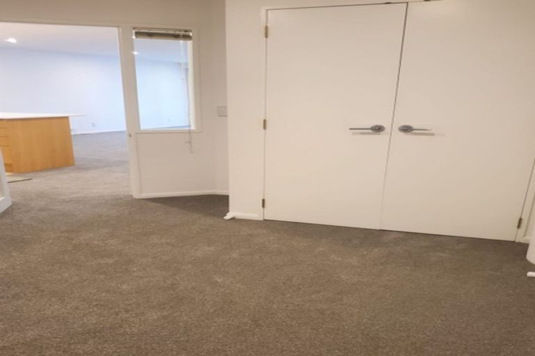 Photo of property in 5 Kent Terrace, Mount Victoria, Wellington, 6011