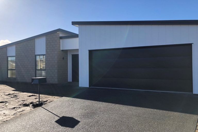 Photo of property in 35 Awataha Crescent, Pyes Pa, Tauranga, 3110