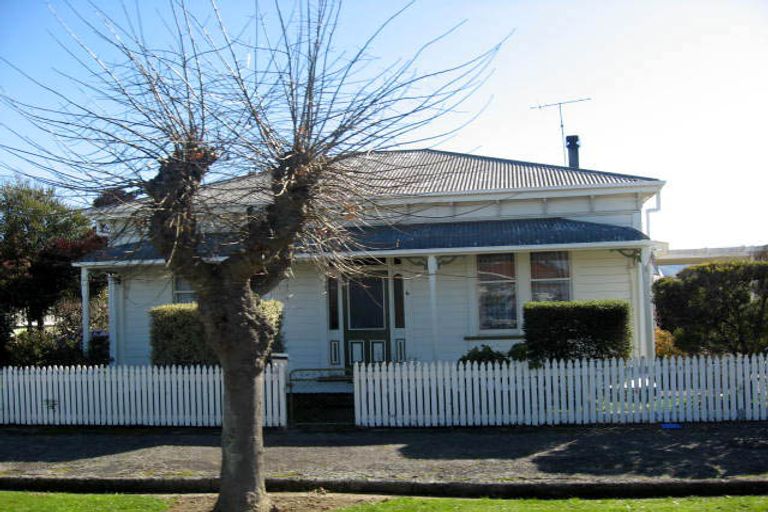 Photo of property in 6 Garrison Street, Carterton, 5713