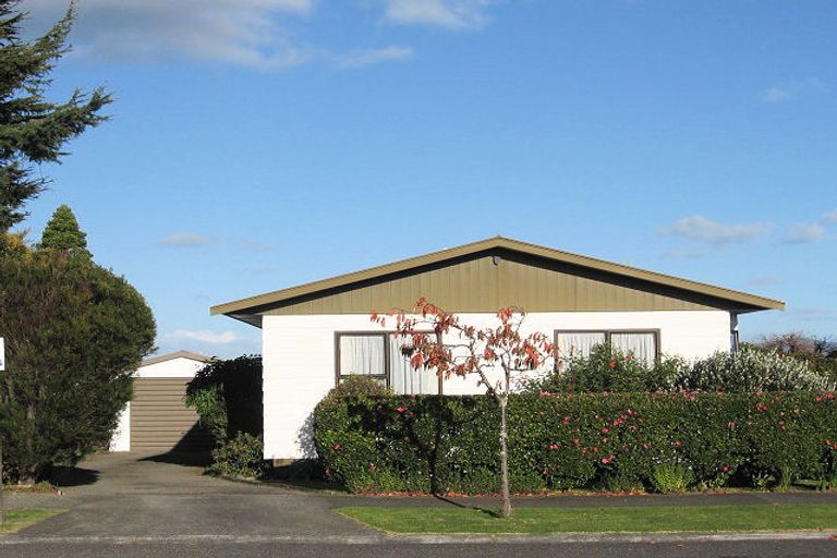 Photo of property in 37 Oriwa Crescent, Otaki, 5512
