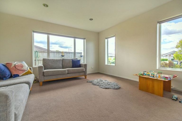 Photo of property in 5 Piwakawaka Court, Rototuna North, Hamilton, 3210