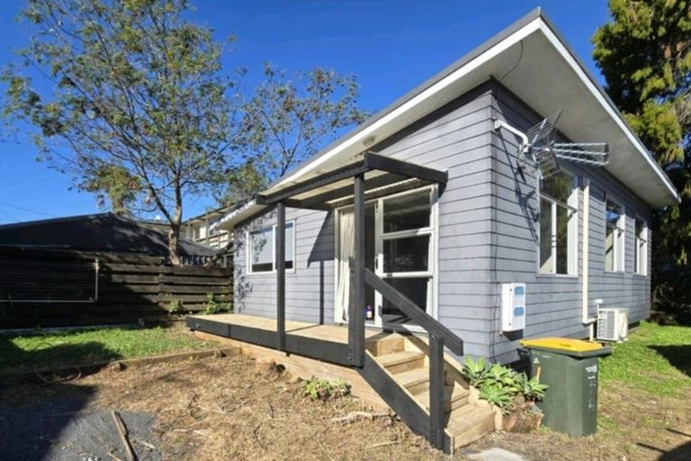 Photo of property in 5 Clayburn Road, Glen Eden, Auckland, 0602