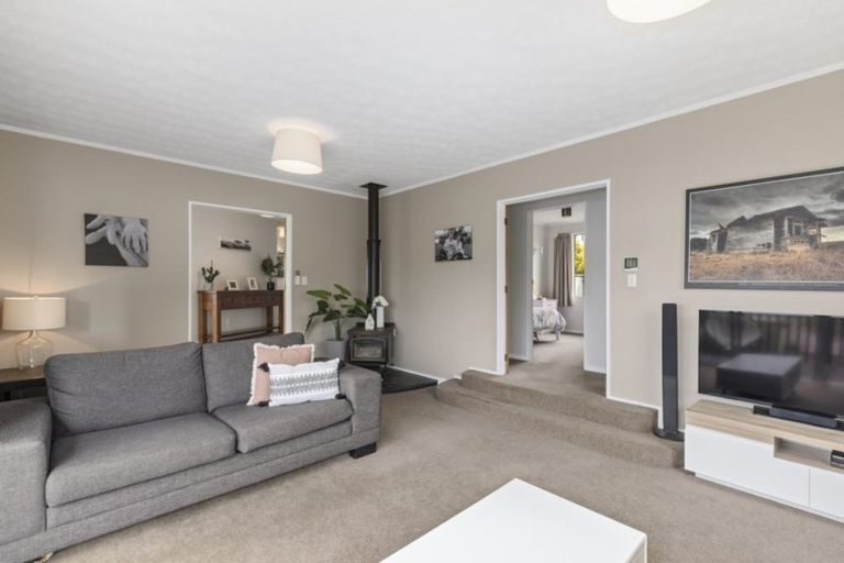 Photo of property in 28 Clapham Grove, Stokes Valley, Lower Hutt, 5019