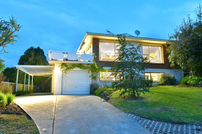 Photo of property in 9 Elgin Place, Red Beach, 0932