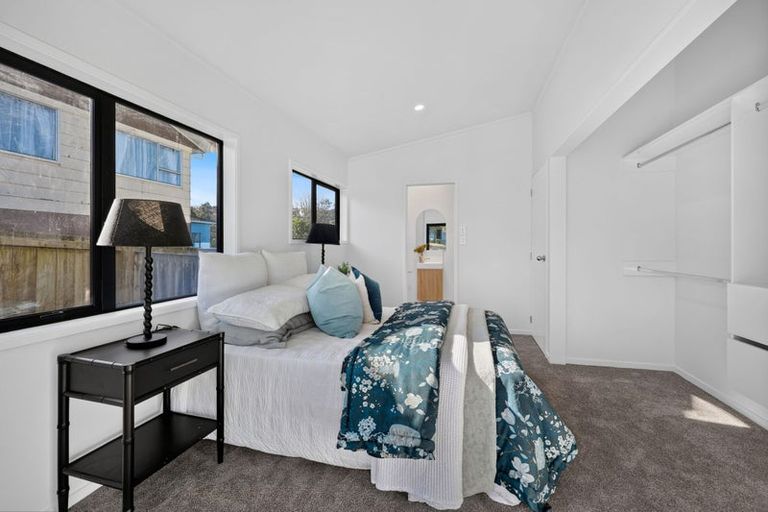 Photo of property in 13 Cedar Heights Avenue, Massey, Auckland, 0614