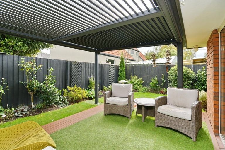 Photo of property in 2/43 Kedleston Drive, Avonhead, Christchurch, 8042