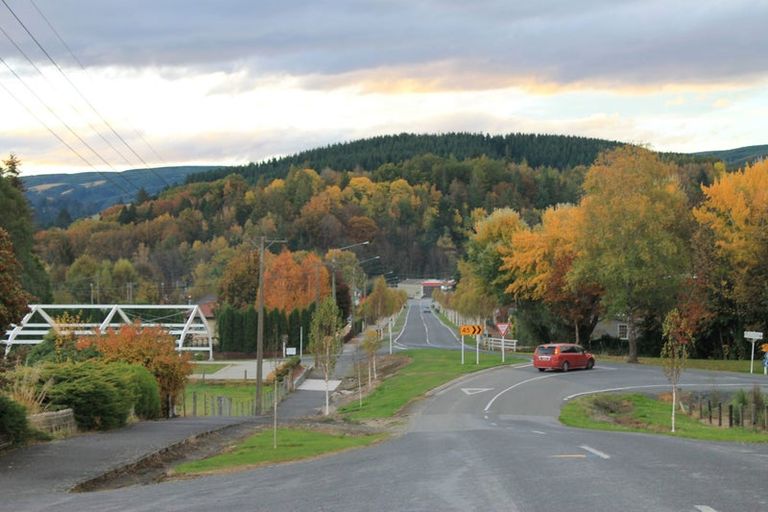 Photo of property in 10a Hill Street, Lawrence, 9532