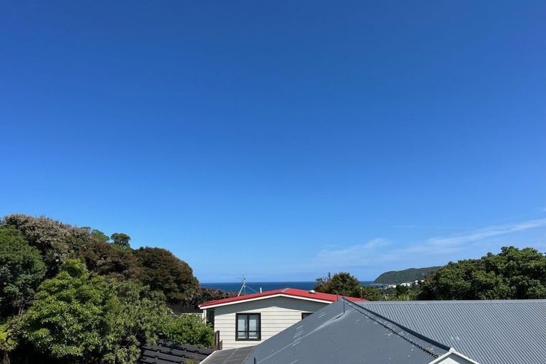 Photo of property in 2 Mervyn Place, Plimmerton, Porirua, 5026