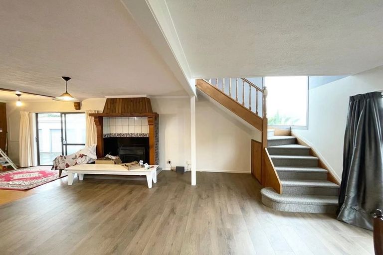 Photo of property in 122 Triangle Road, Massey, Auckland, 0614