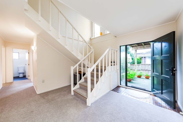 Photo of property in 7 Pokapu Street, Titirangi, Auckland, 0600