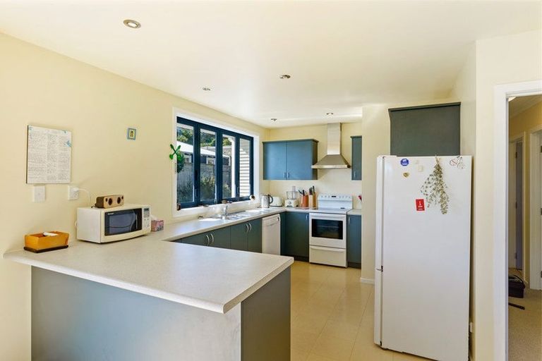 Photo of property in 17 Hona Street, Waikanae Beach, Waikanae, 5036