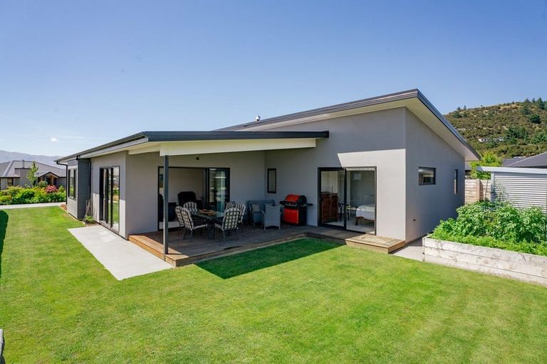 Photo of property in 7 Tahi Street, Albert Town, Wanaka, 9305