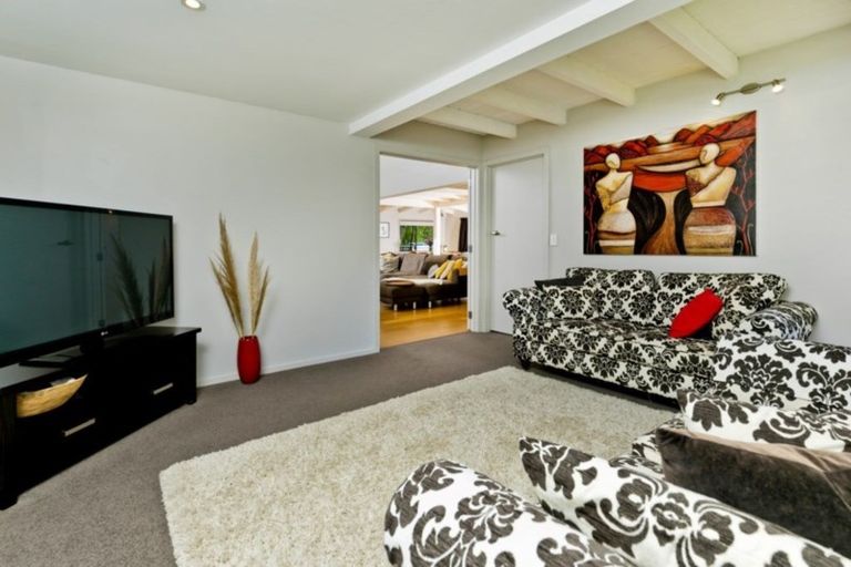 Photo of property in 19 Te Araroa Drive, Paremoremo, Auckland, 0632