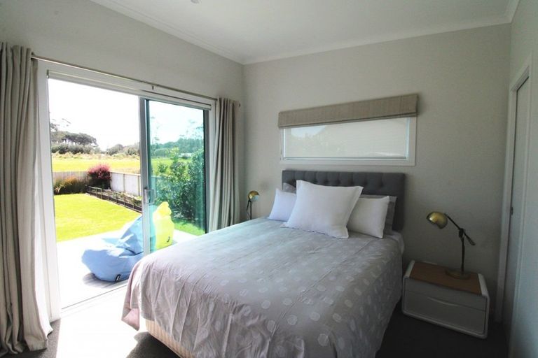 Photo of property in 136 Kelly Jade Avenue, Matarangi, Whitianga, 3592