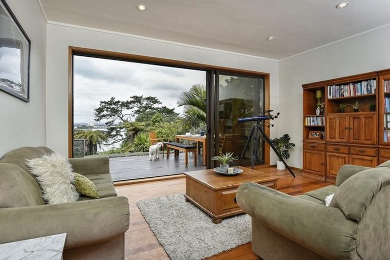 Photo of property in 34 Seacliffe Road, Hillsborough, Auckland, 1042