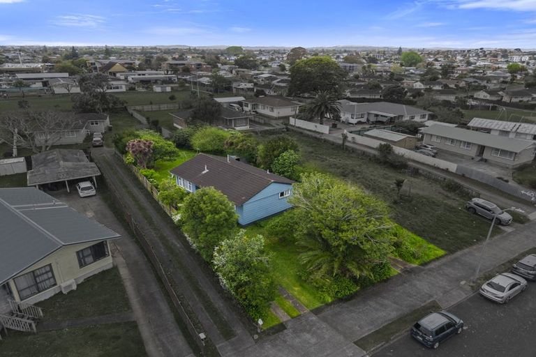 Photo of property in 54 Windrush Close, Mangere, Auckland, 2022