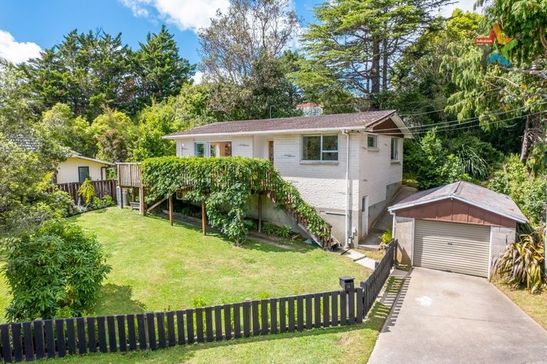 Photo of property in 1a Wyndham Road, Pinehaven, Upper Hutt, 5019