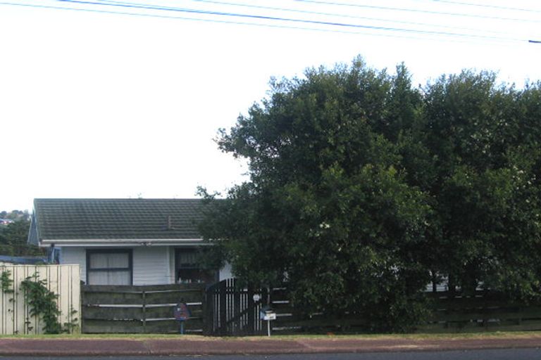 Photo of property in 1/58 Pupuke Road, Hillcrest, Auckland, 0627