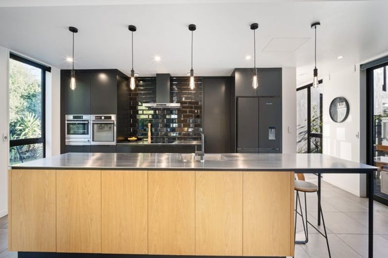 Photo of property in 11 Girvan Street, Fendalton, Christchurch, 8041