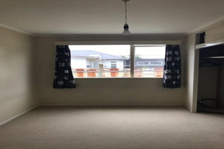 Photo of property in 3 Toru Street, Lyall Bay, Wellington, 6022