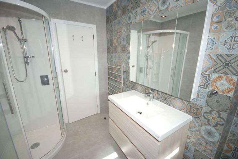 Photo of property in 1/46 College Road, Northcote, Auckland, 0627