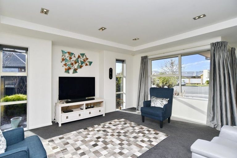 Photo of property in 18 Oratia Grove, Northwood, Christchurch, 8051