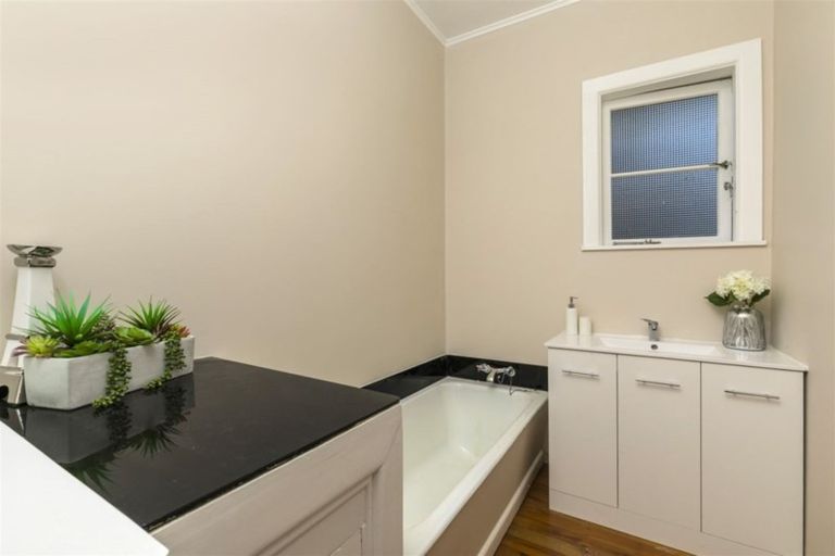 Photo of property in 207 Titirangi Road, Titirangi, Auckland, 0604