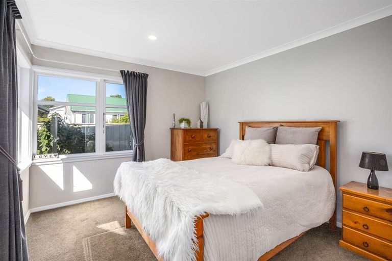 Photo of property in 44 Grays Road, Plimmerton, Porirua, 5026