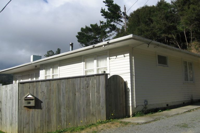 Photo of property in 2/22 Shackleton Grove, Stokes Valley, Lower Hutt, 5019
