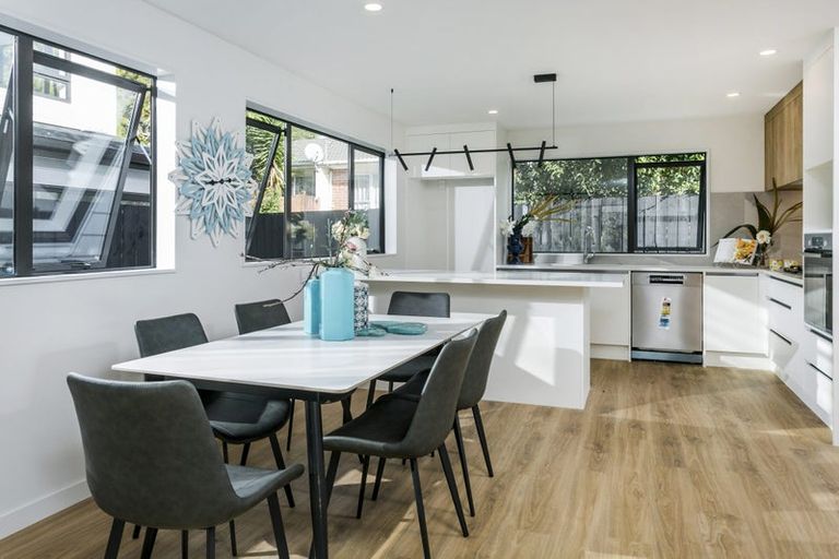 Photo of property in 15b Koromiko Street, New Lynn, Auckland, 0600