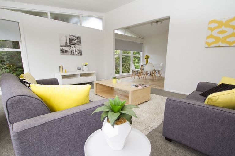 Photo of property in 13 Lantana Road, Green Bay, Auckland, 0604