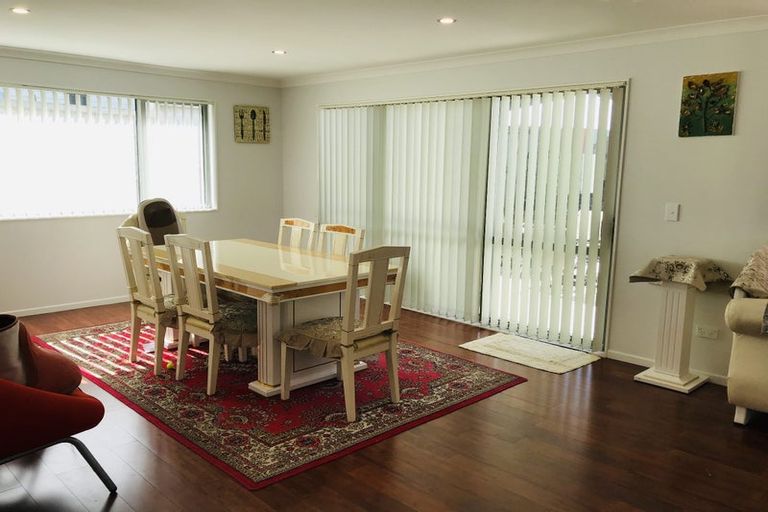 Photo of property in 1 Bangla Place, Massey, Auckland, 0614