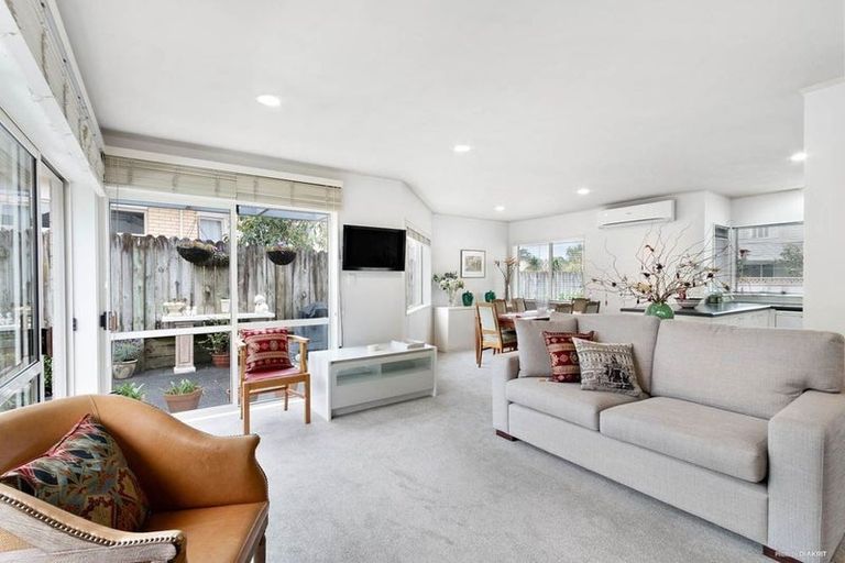 Photo of property in 1/19 Driscoll Place, Farm Cove, Auckland, 2010